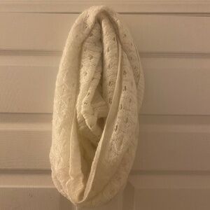 H&M white knit infinity scarf